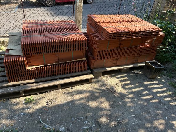 náhled Prodám střešní tašky bobrovky 