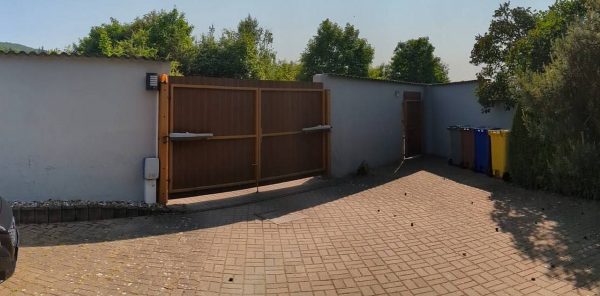 náhled Dvoukřídlá brána 3,5m + 3ks pohonů + branka