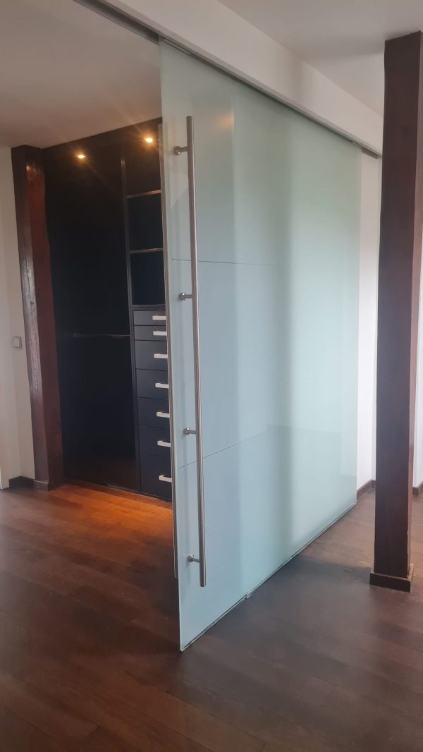 náhled Designové posuvné skleněné dveře 241 x 229 x 1 cm, kolejnice